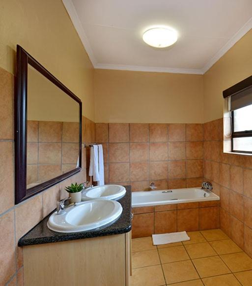 Monateng Safari Lodge Wallmannstal Buitenkant foto